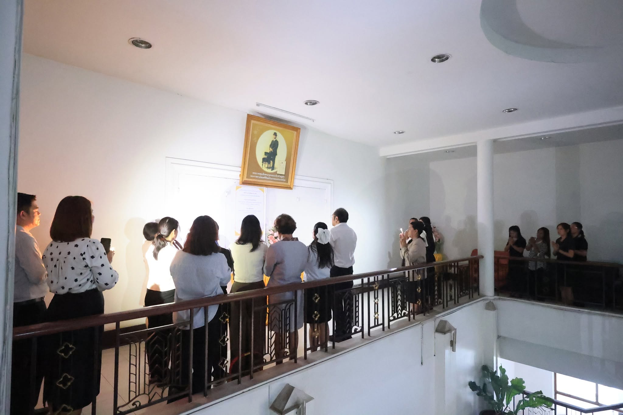 title - ผู้อำนวยการสำนักบริหารกลาง ส.ป.ก. สักการะสิ่งศักดิ์สิทธิ์ประจำ ส.ป.ก. เนื่องในโอกาสเข้ารับตำแหน่งใหม่ 